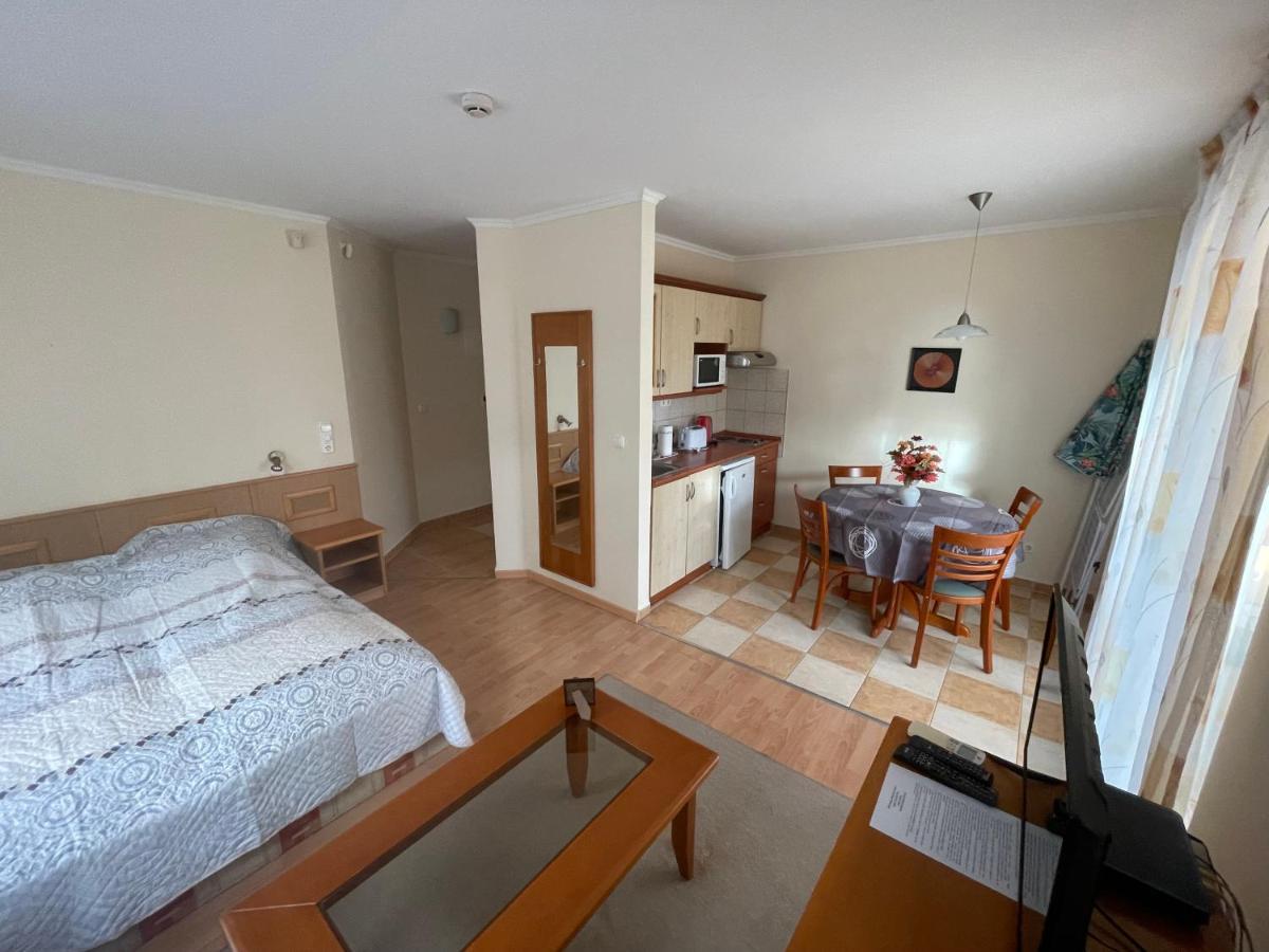 Garda Wellness Apartmanhaz Heviz Exterior photo